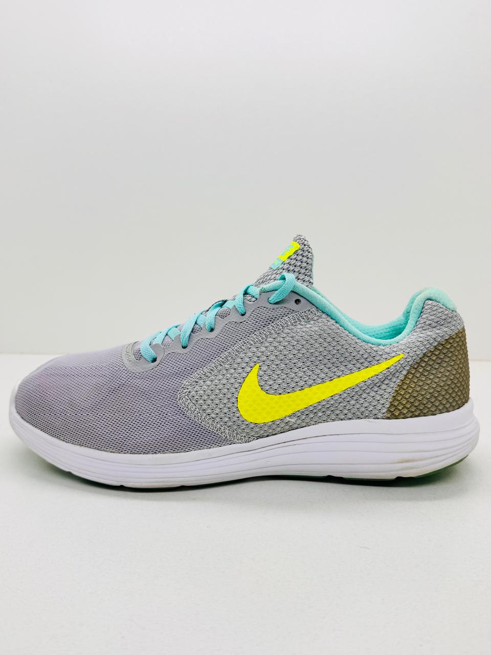 Nike Revolution 3