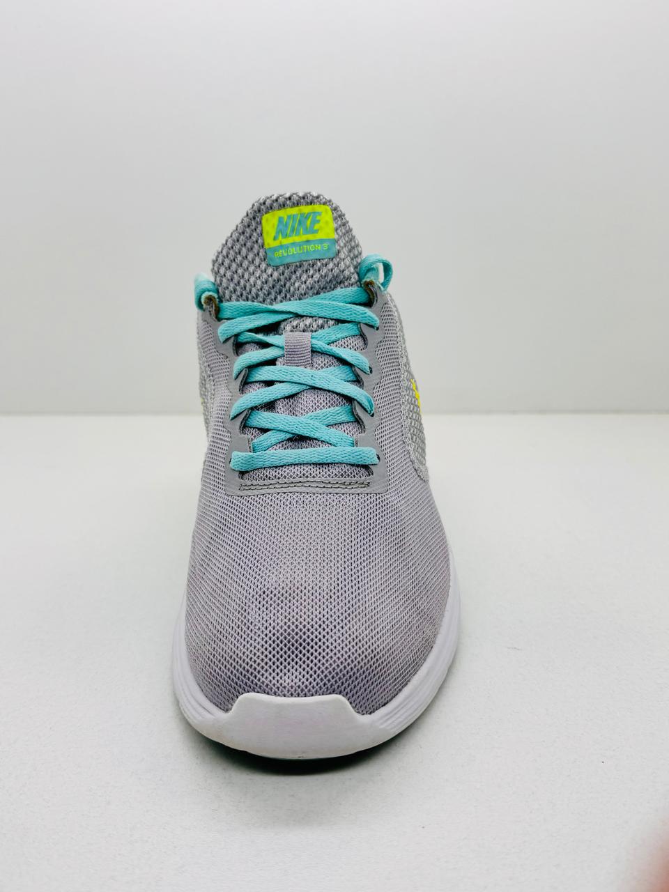Nike Revolution 3