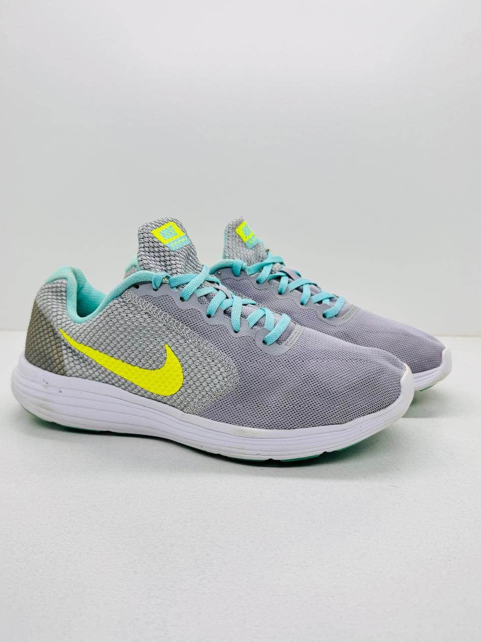 Nike Revolution 3