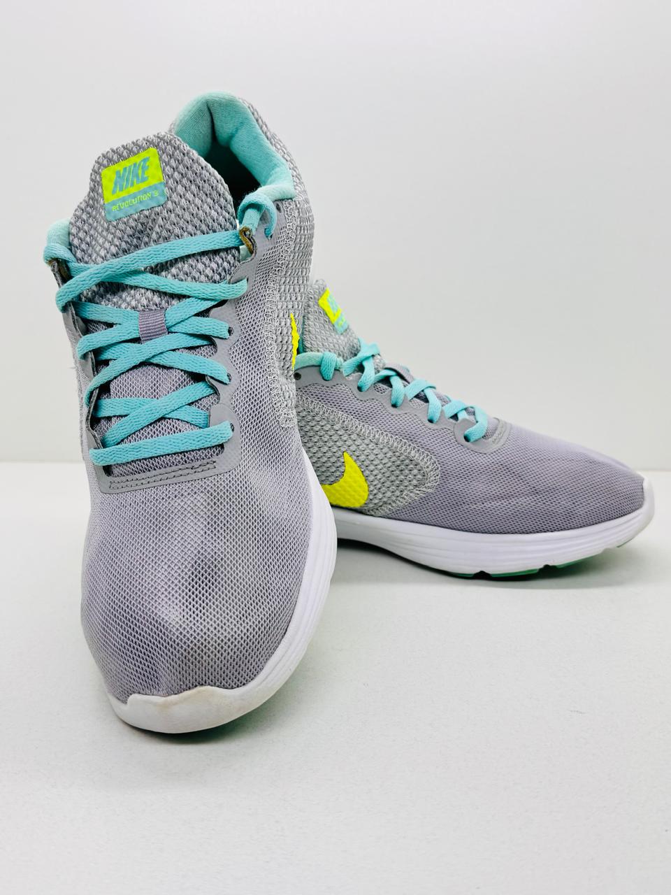 Nike Revolution 3