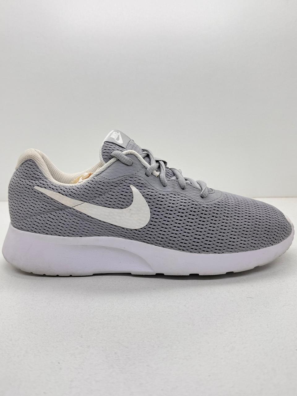 Nike Tanjun