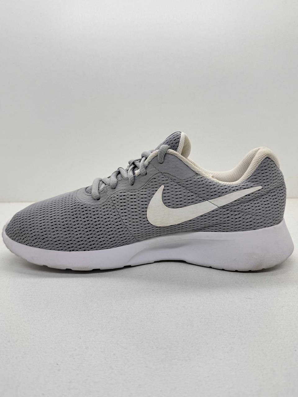 Nike Tanjun