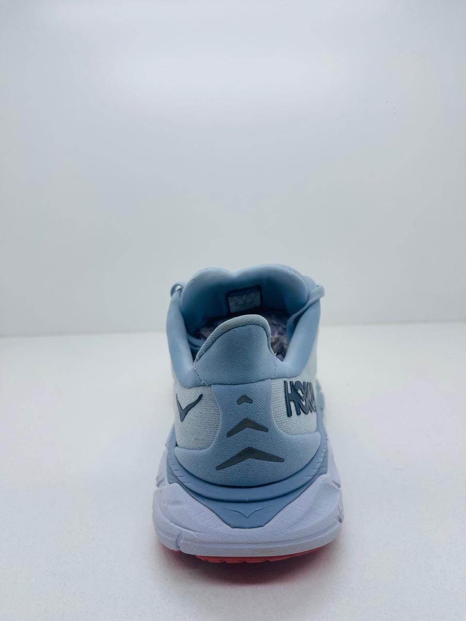 Hoka Arahi 6
