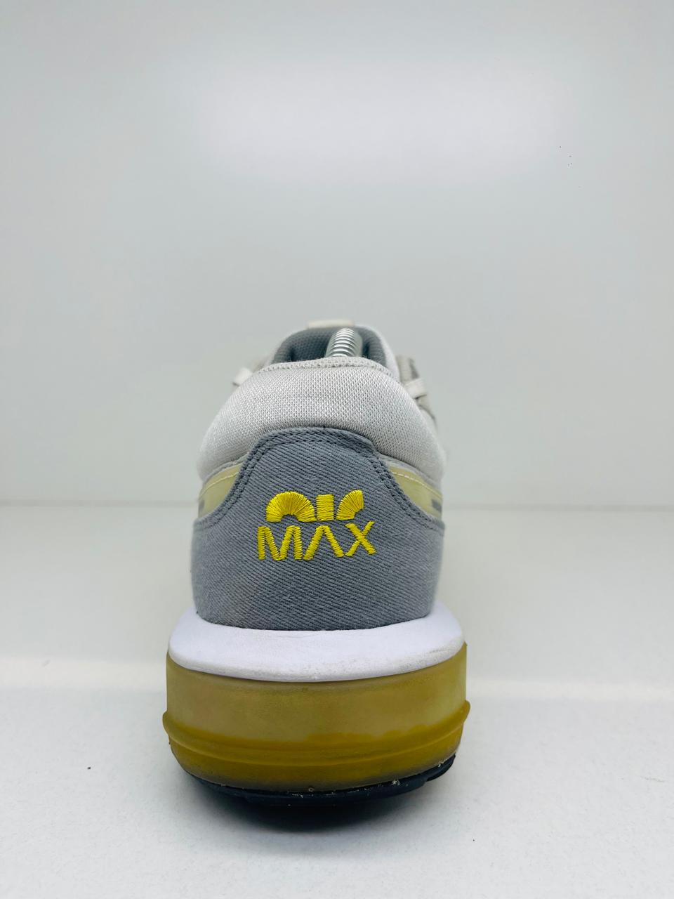 Nike Ari Max Motif