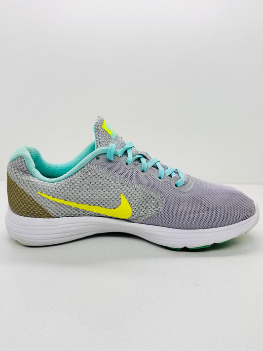 Nike Revolution 3