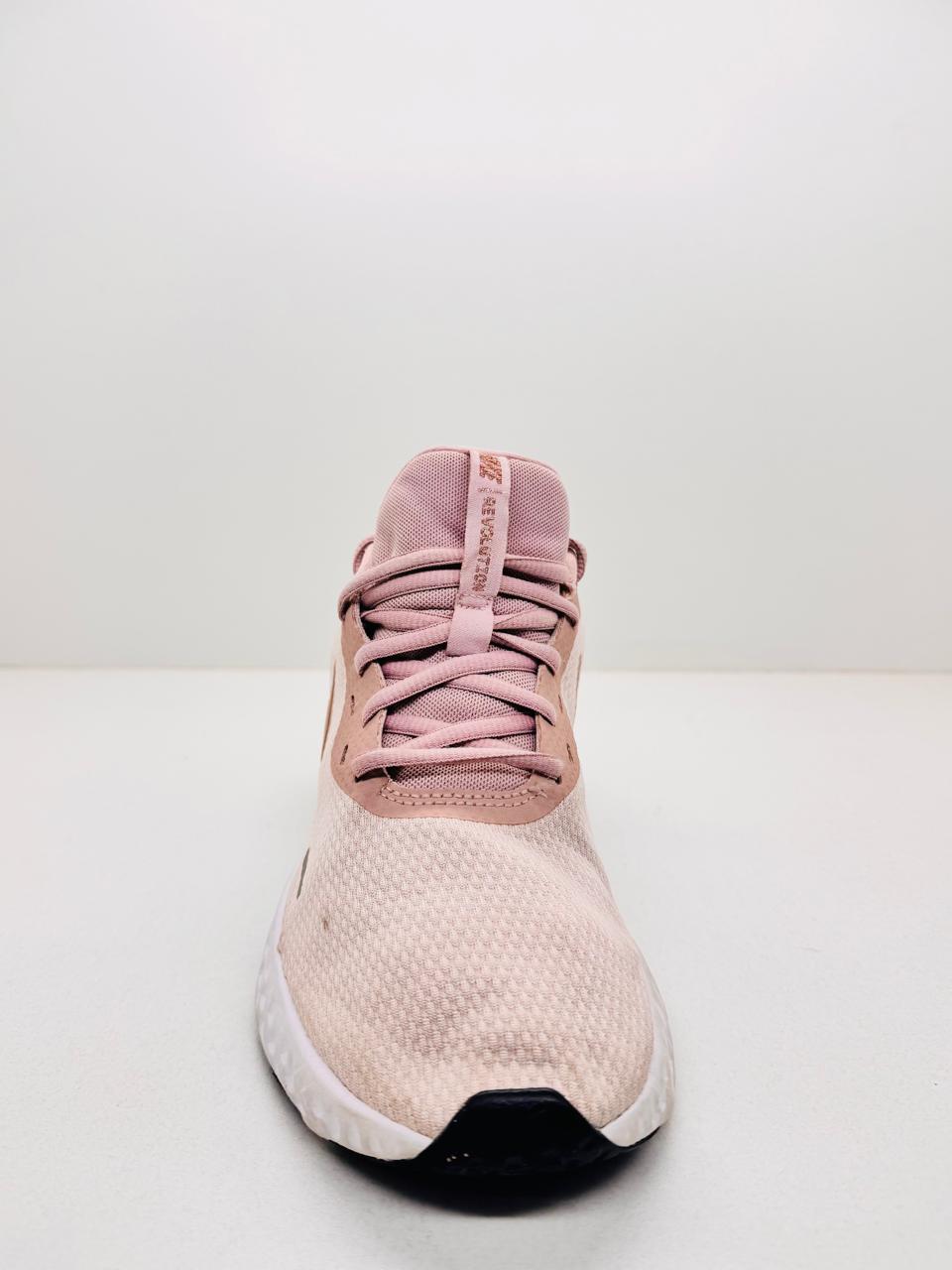 Nike Revolution 5 size (40)