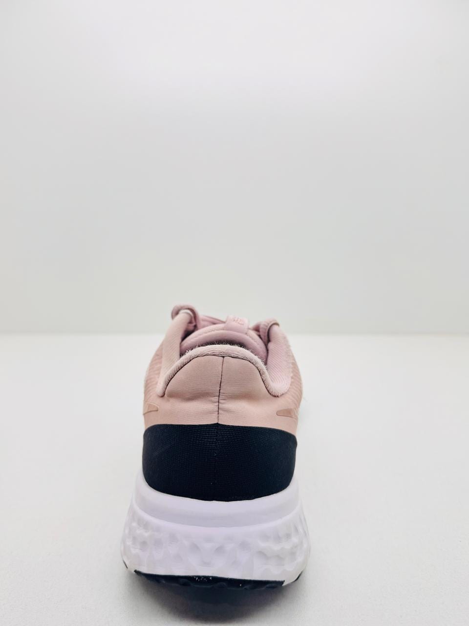 Nike Revolution 5 size (40)