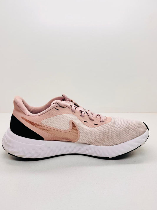 Nike Revolution 5 size (40)