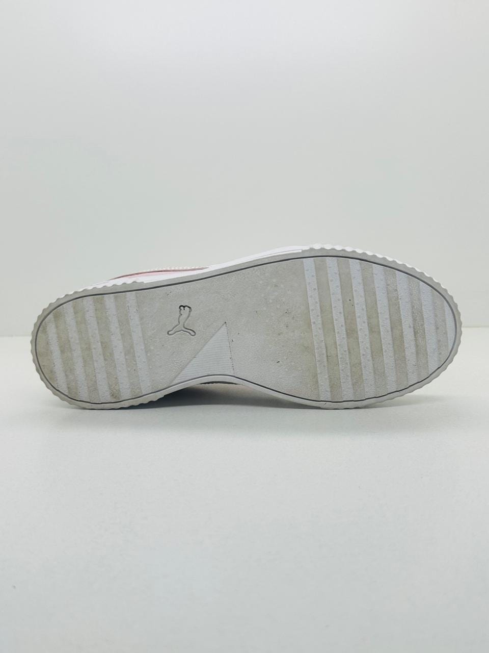 Puma Carina 2.0 Size (40)