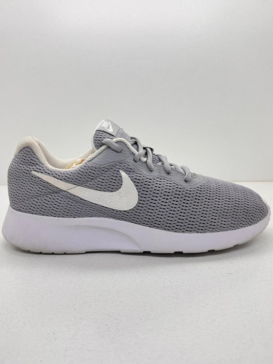 Nike Tanjun