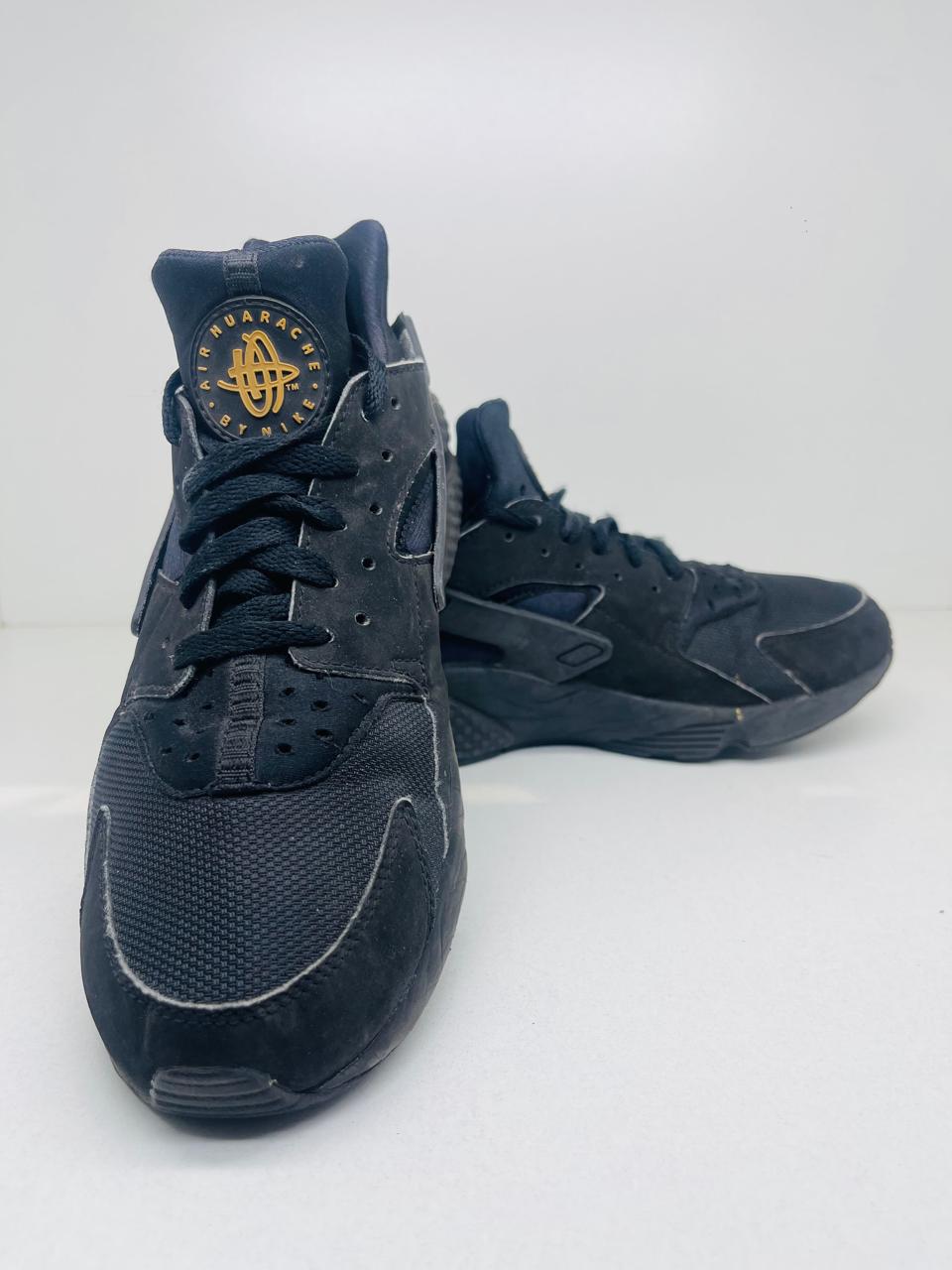 Nike Air Huarache Size (40)